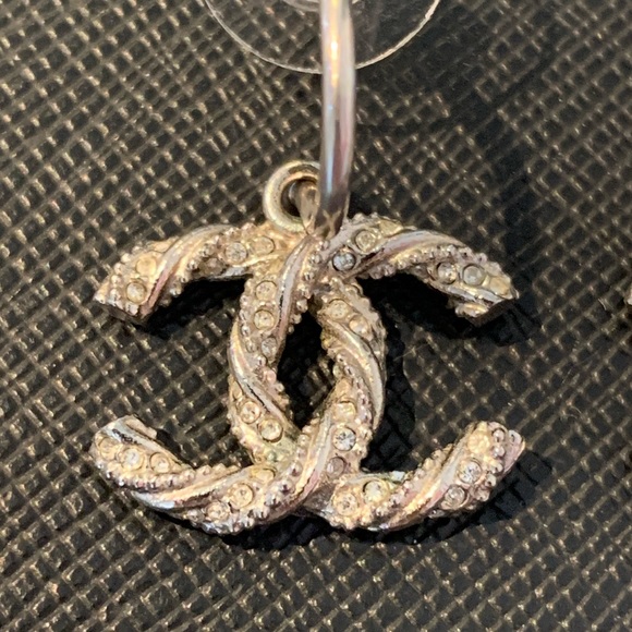 [SOLD] Authentic Chanel Earrings - Picture 2 of 8